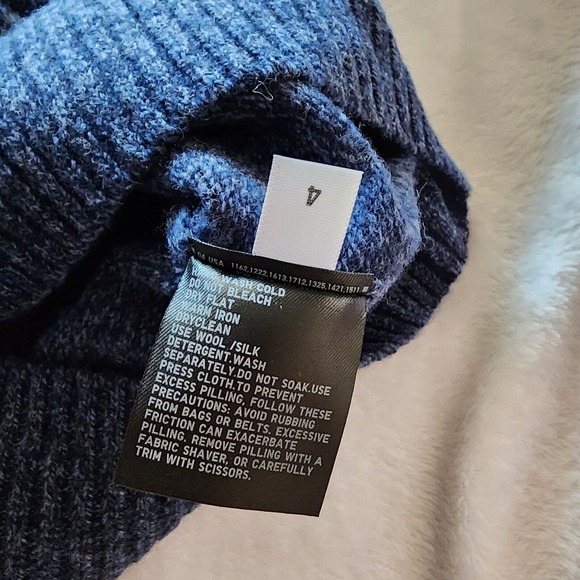 Uniqlo 100% Wool Blue Round Crewneck Sweater Size XS - Picture 5 of 7